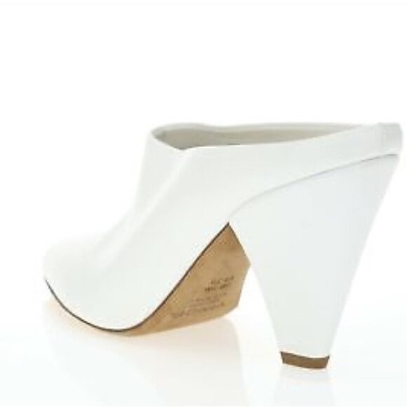 - 🇮🇹 Vince white leather mules 8.5 made in Italy